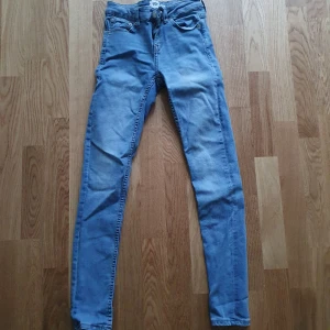 Oanvända Snake jeans Lager 157 - Populära snake fr Lager 157. Aldrig använda, storlek S