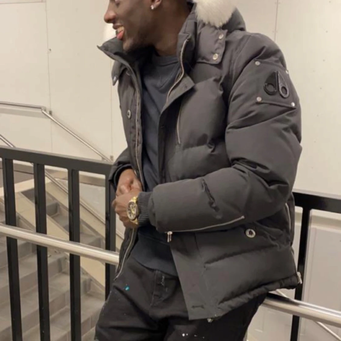 Svart dunjacka från Moose Knuckles