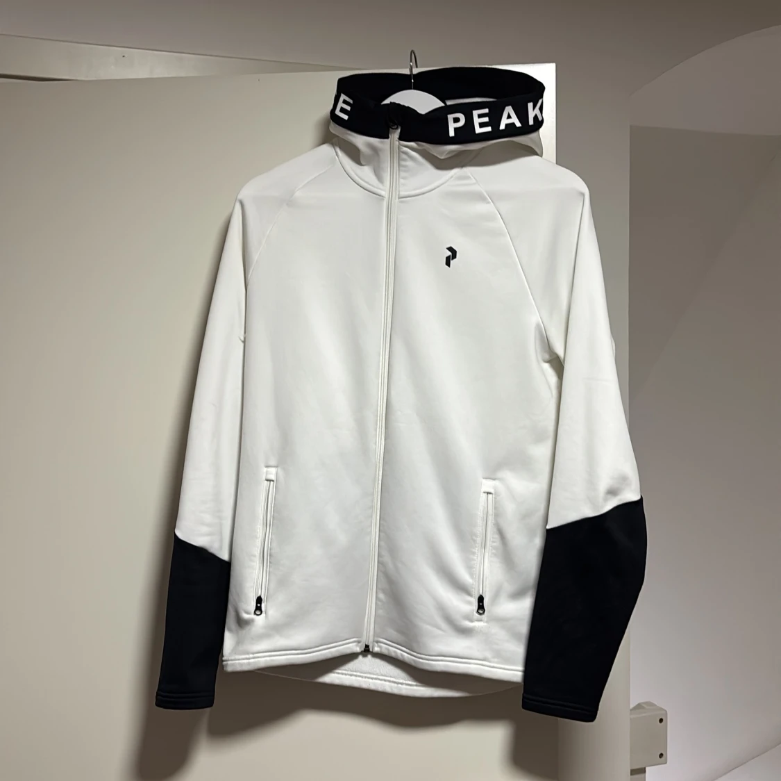 Vit jacka från Peak Performance