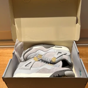 JORDAN 4 Craft SE - Säljes i nästintill nyskick, använda en gång. Kvitto finns självklart kvar samt alla original papper i lådan.