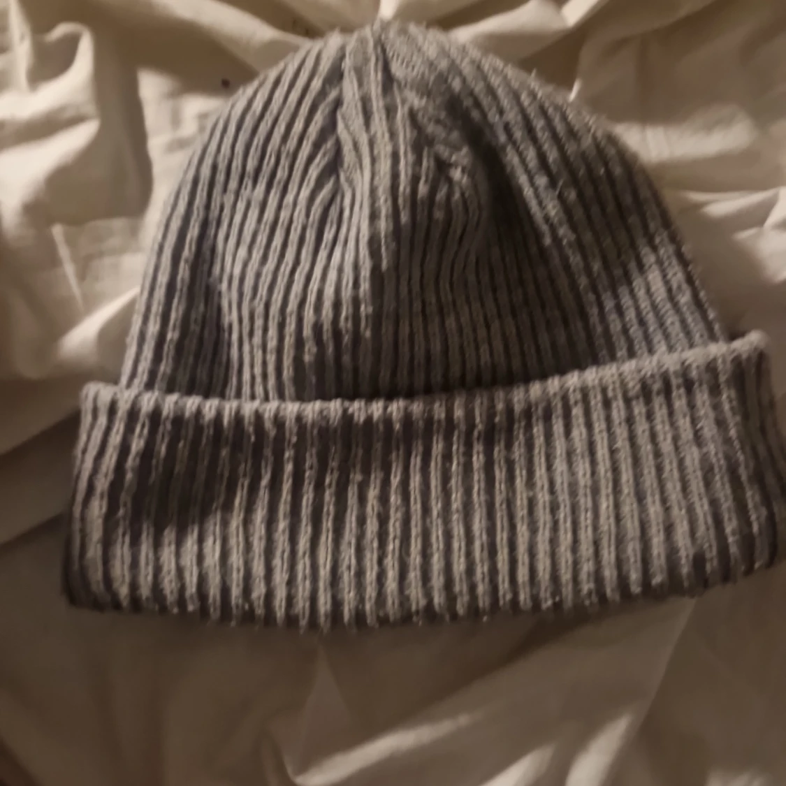 Grå ribbad mössa från Moncler - 90