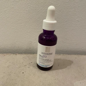 La Roche Posay Mela B3 serum - La Roche Posay Mela B3 serum, testat men för starkt för mig. Halva flaskan kvar. 