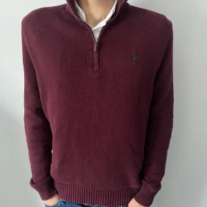 Ralph lauren Half zip - En riktigt fet Ralph lauren half zip i fint skick. Storlek L. Hör av dig vid frågor eller funderingar!