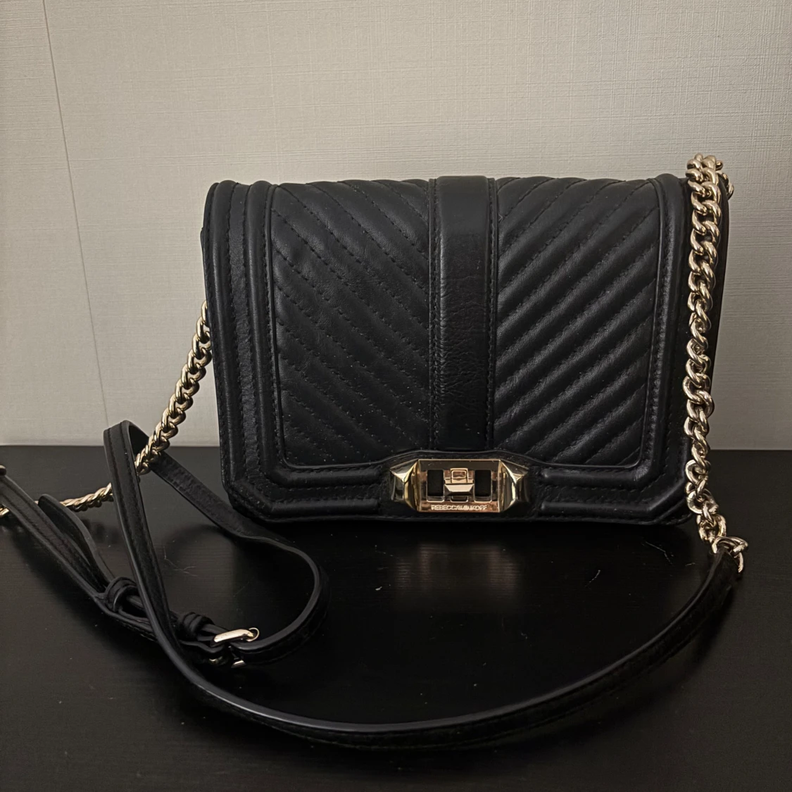 Svart quiltad axelväska från Rebecca Minkoff