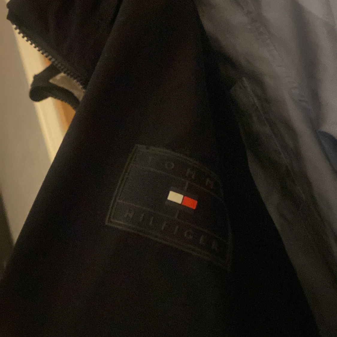 Svart windbreakwe från Tommy Hilfiger - 93