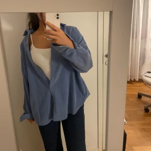 Skjorta - Oanvänd  Storlek 36/38 