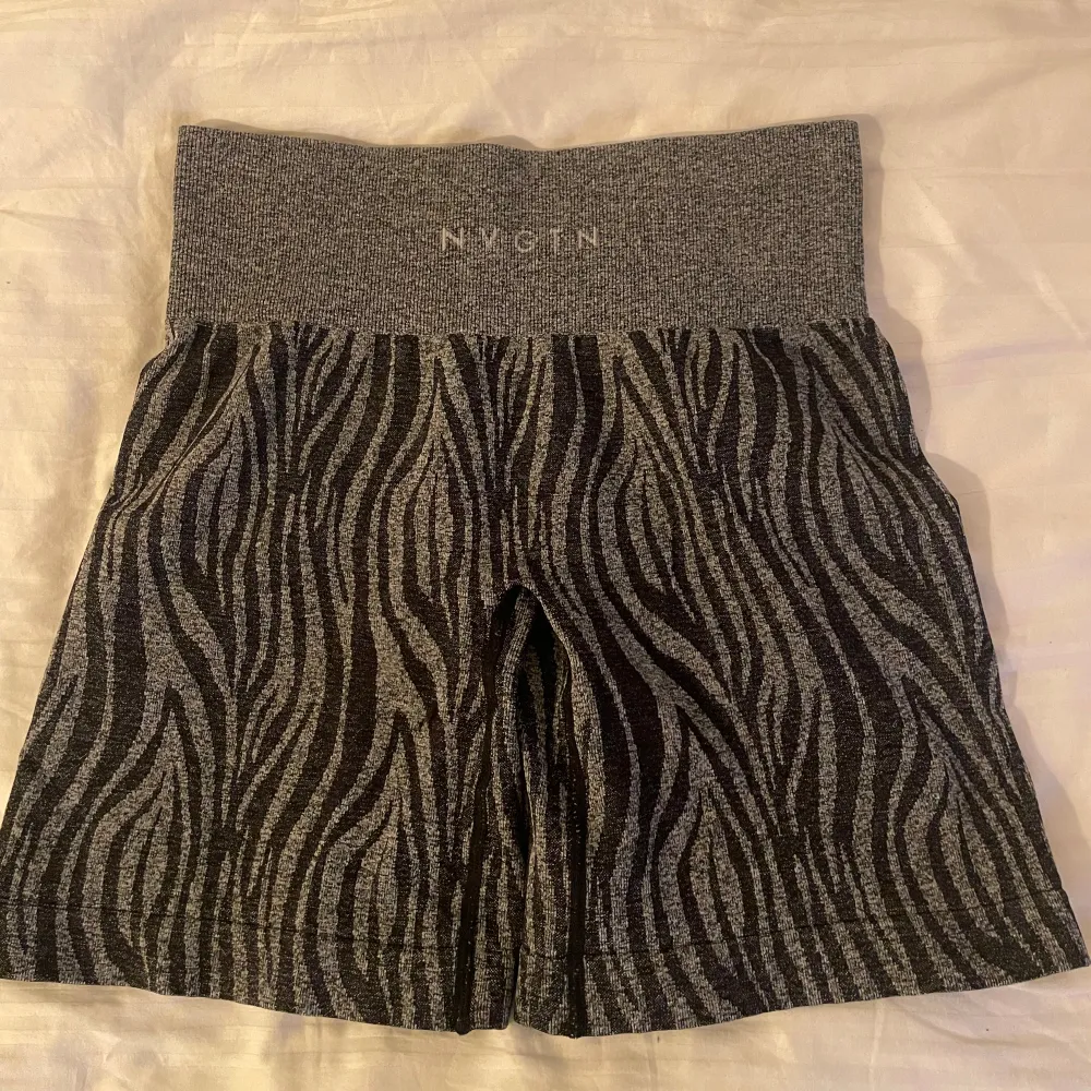 Knappt använda gymshorts från NVGTN o inga defekter! Storlek S!. Sportswear.