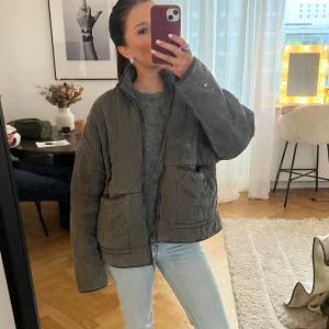 zara jacka - säljer mig zara jacka då den inte används❤️skriv för fler bilder eller om ni vill köpa 
