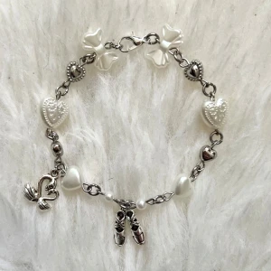 Armband  - ⋆౨ৎ˚⟡˖ ࣪Handgjort armband ᡣ𐭩frakt: 22kr, dm vid köp! Ig:starryadore