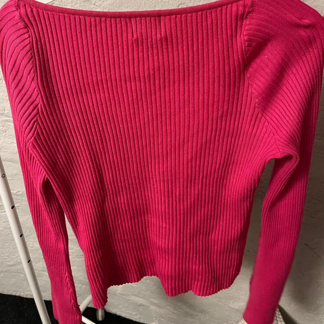 Rosa ribbad tröja - 1