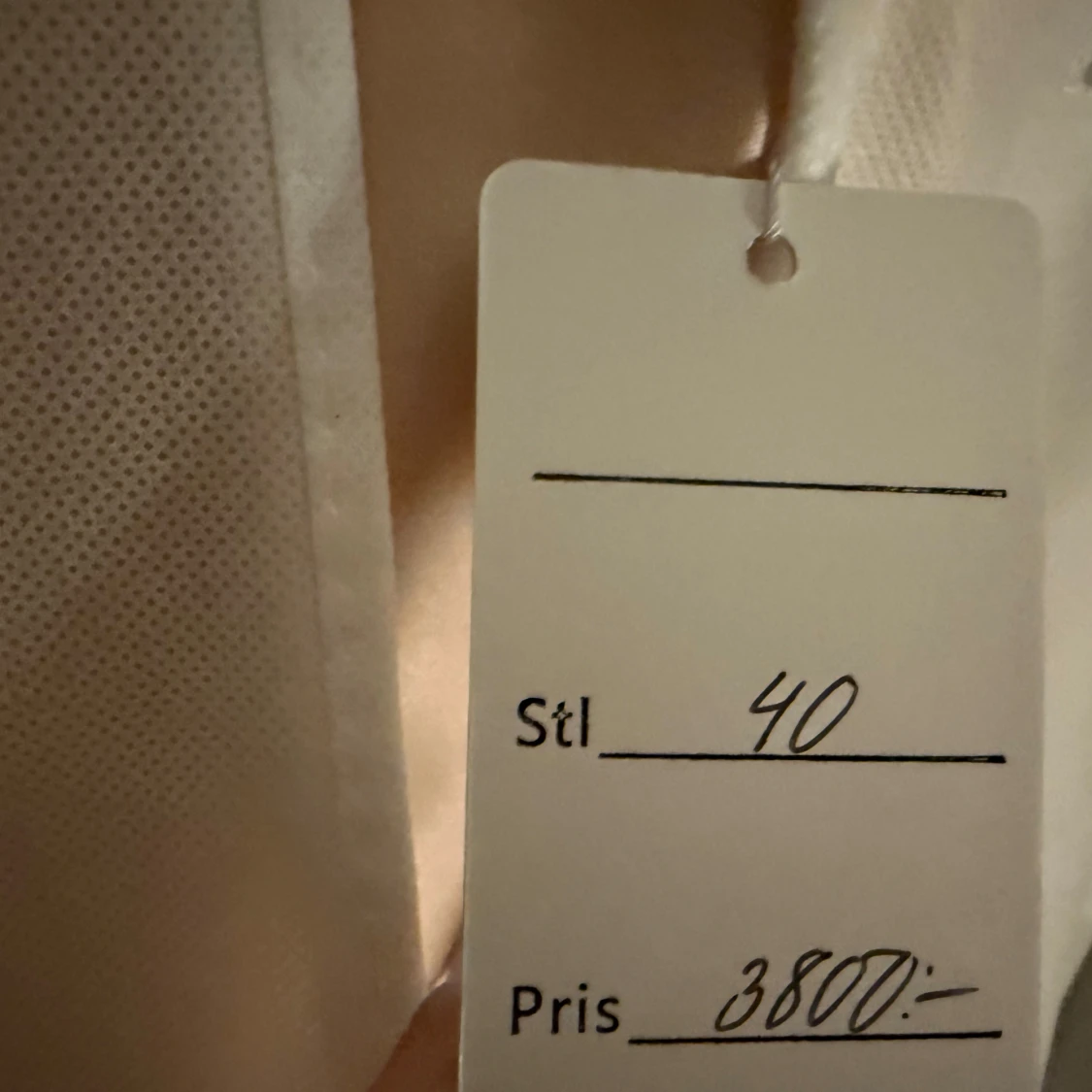 Champagnefärgad lång klänning/ balklänning  från Dressroom - 2