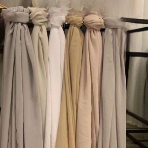 En Slöja - Oanvända slöjor med väldigt skönt material. 