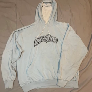 malmö ff hoodie - en hoodie från mffs egna shop. använd men ändå bra skick! står ingen storlek men skulle uppskatta den att vara i storlek s herr. pris kan diskuteras 😇  