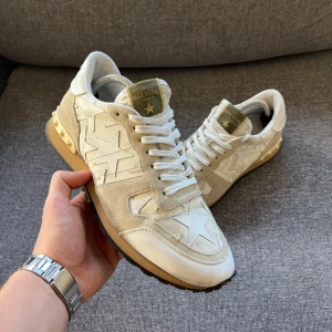 Valentino Rockrunners - Säljer ett par sköna Rockrunners, i size 41. Perfekta till våren. Hör av er vid funderingar!