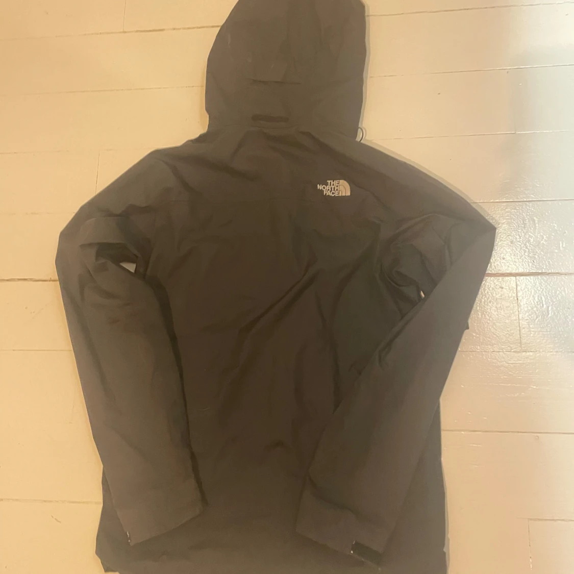 The northface windbreaker  - 1