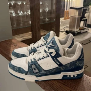 Lv trainers  - Lv trainers storlek 9 riktigt sexiga skor 🥶allt og finns box kvitto allt!