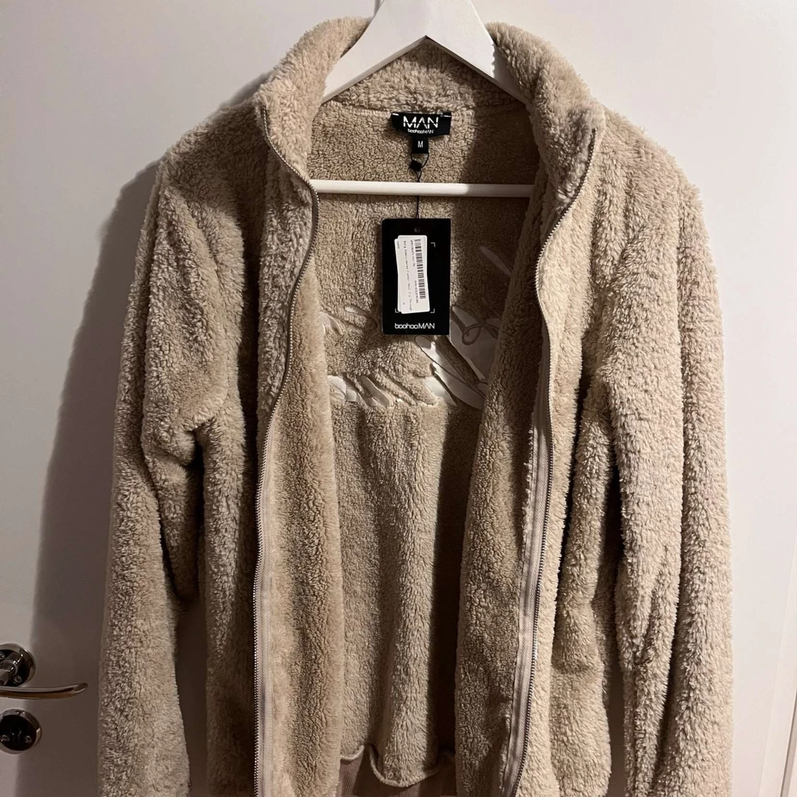 Beige teddyjacka från Boohoo