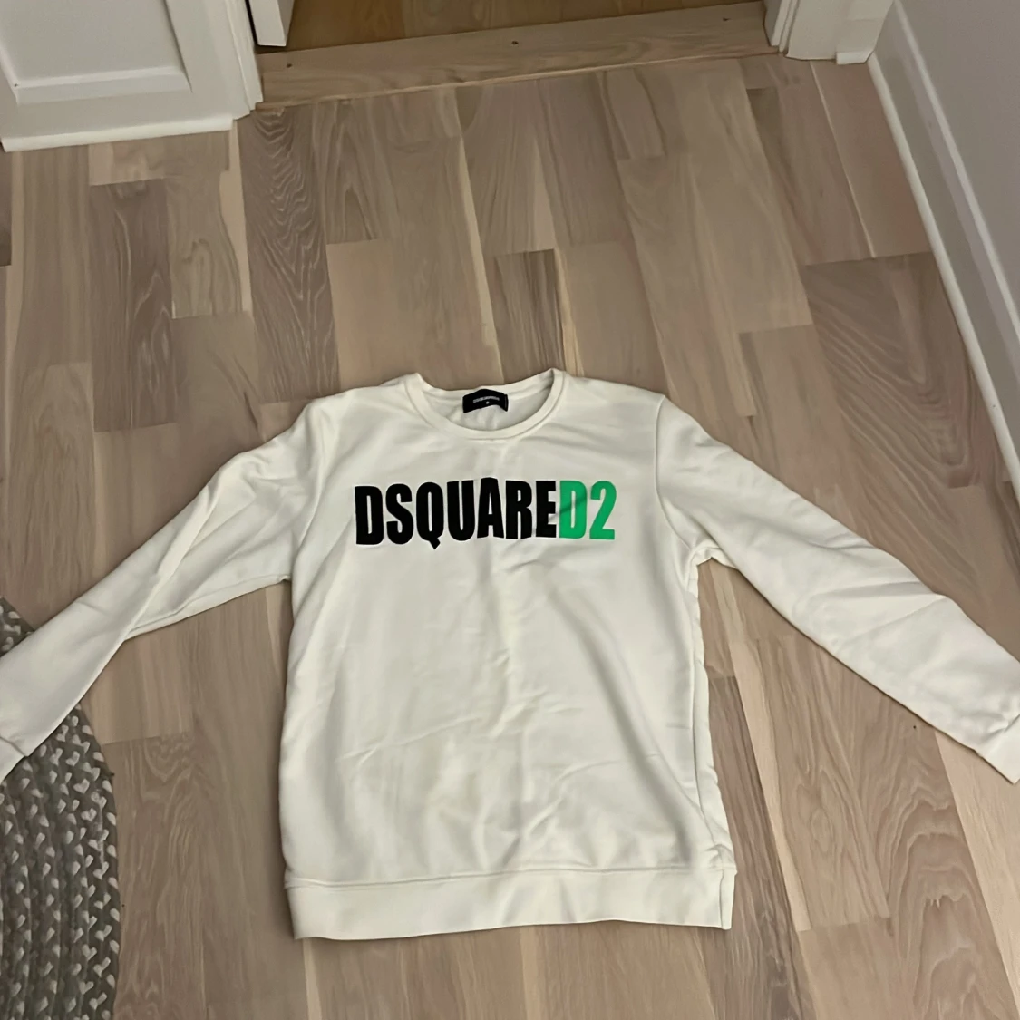 Dsquared2 tröja med tag
