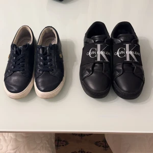Ett par Calvin Klein skor samt ett par Ralph Lauren skor - Säljer ett par Calvin Klein skor i storlek 37 Och ett par Ralph Lauren skor i storlek 37 båda köpta från zalando. Finns i Malmö annars går att frakta men köparen står för frakten. :) vid köp av båda 700kr vid köp av ett par 350kr 