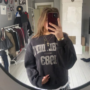 Sweatshirt - Sweatshirt
