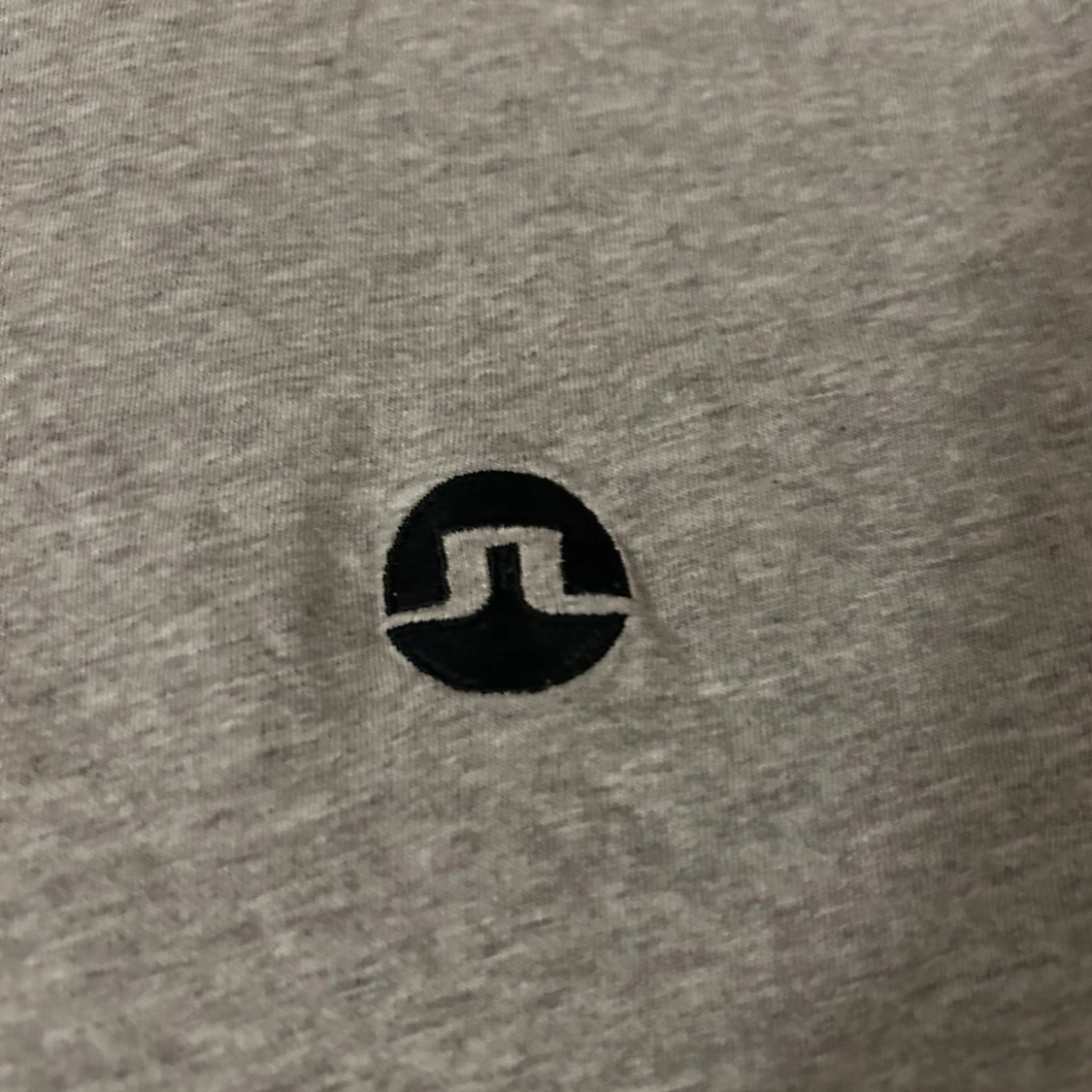 Grå t-shirt från J.Lindeberg - 1