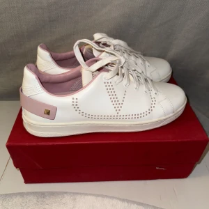 Valentino skor - så snygga rosa valentino skor i storlek 39💕💕 perfekt skick