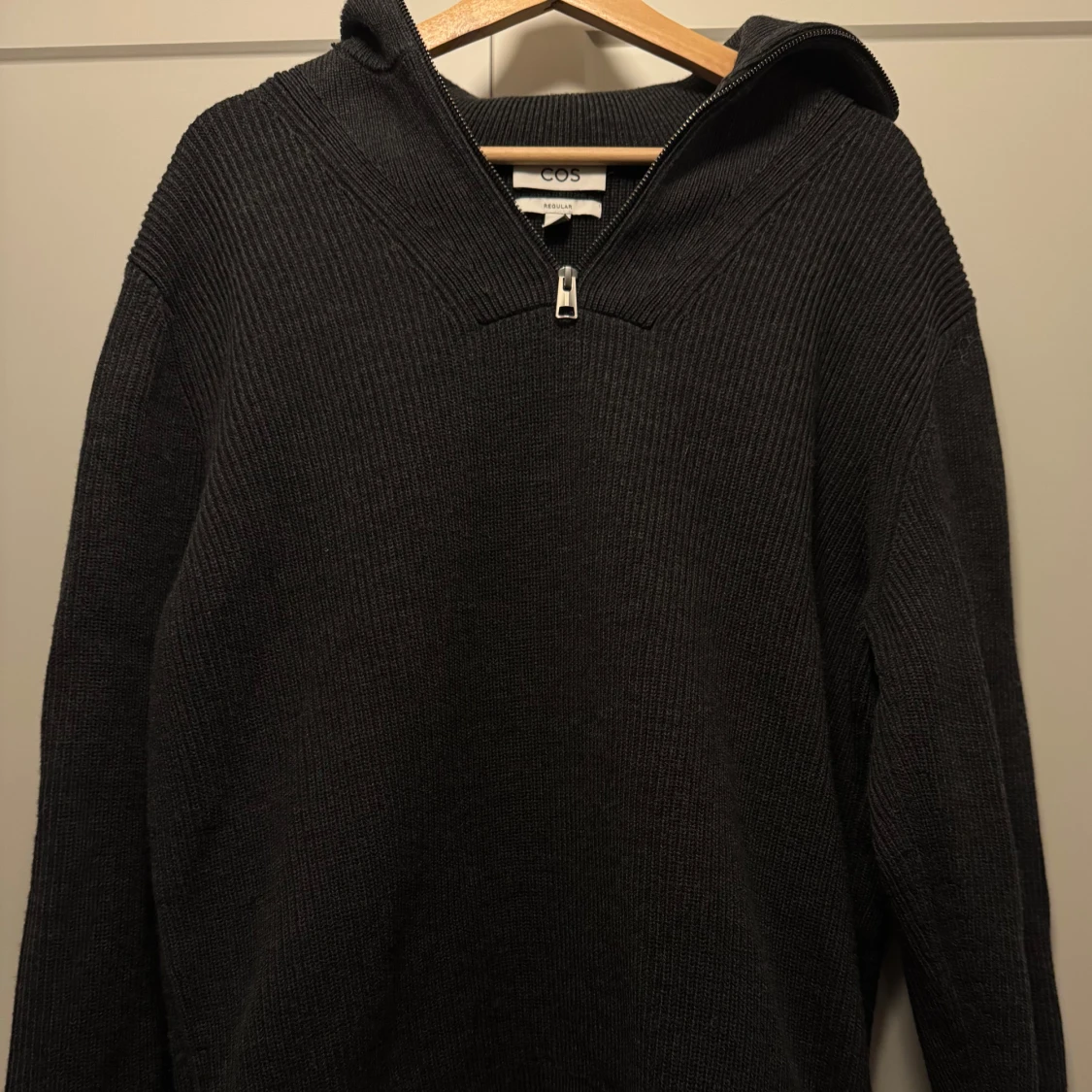 COS MERINO WOOL HALF-ZIP JUMPER