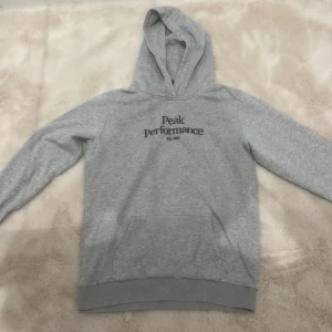 Säljer en Peak Performance hoodie. - (Skick9/10)
