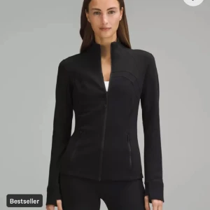 Lulelemon define jacket  - Säljer denna lulelemon define jacket i mycket bra skick. Använd fåtals gånger och köpte ny för ca några månader sedan. 
