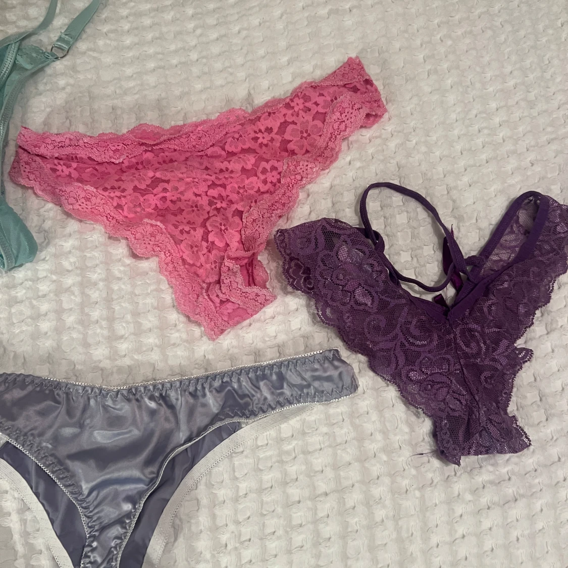 Färgglada spetsunderkläder i olika stilar - 93