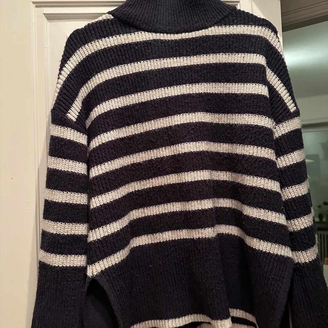 Randig stickad tröja - 90