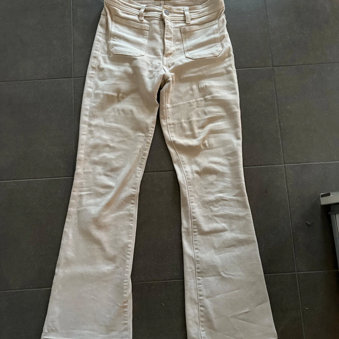 Beige byxor med bootcut - 91