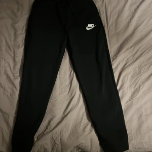 Nike svarta mjukisbyxor. - Svarta Nike mjukisbyxor. 