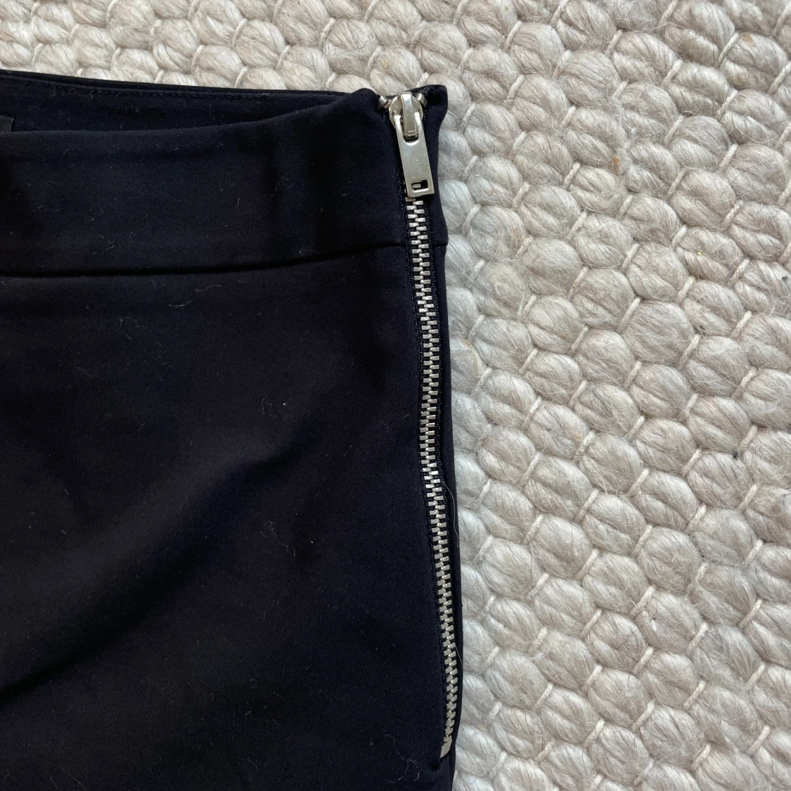 Utsvängda ankellånga byxor - 91