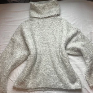 Tjock stickad tröja - Jättefin tjock, stickad tröja från NA-KD, knappt använt. 