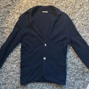 Stickad kofta  - Stickad kofta (knowledgecottonapparel) | Skick 8/10 | Nypris 1500 + | Mitt pris 549 | Strl M |