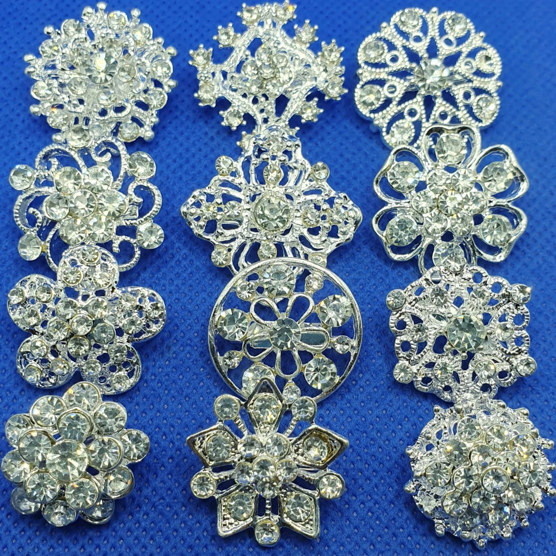 Små söta kristall broscher  - 90