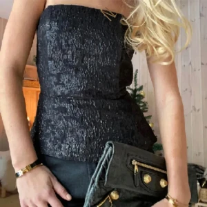 Festtopp - Säljer denna populära toppen från Hm. Storlek S. Jätte bra skick. 