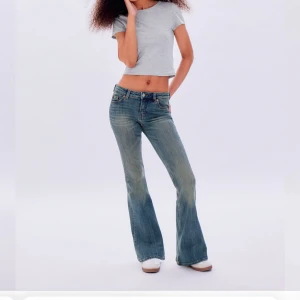 Jeans från monki - Använda endast en gång, nyskick! Köpta 499kr