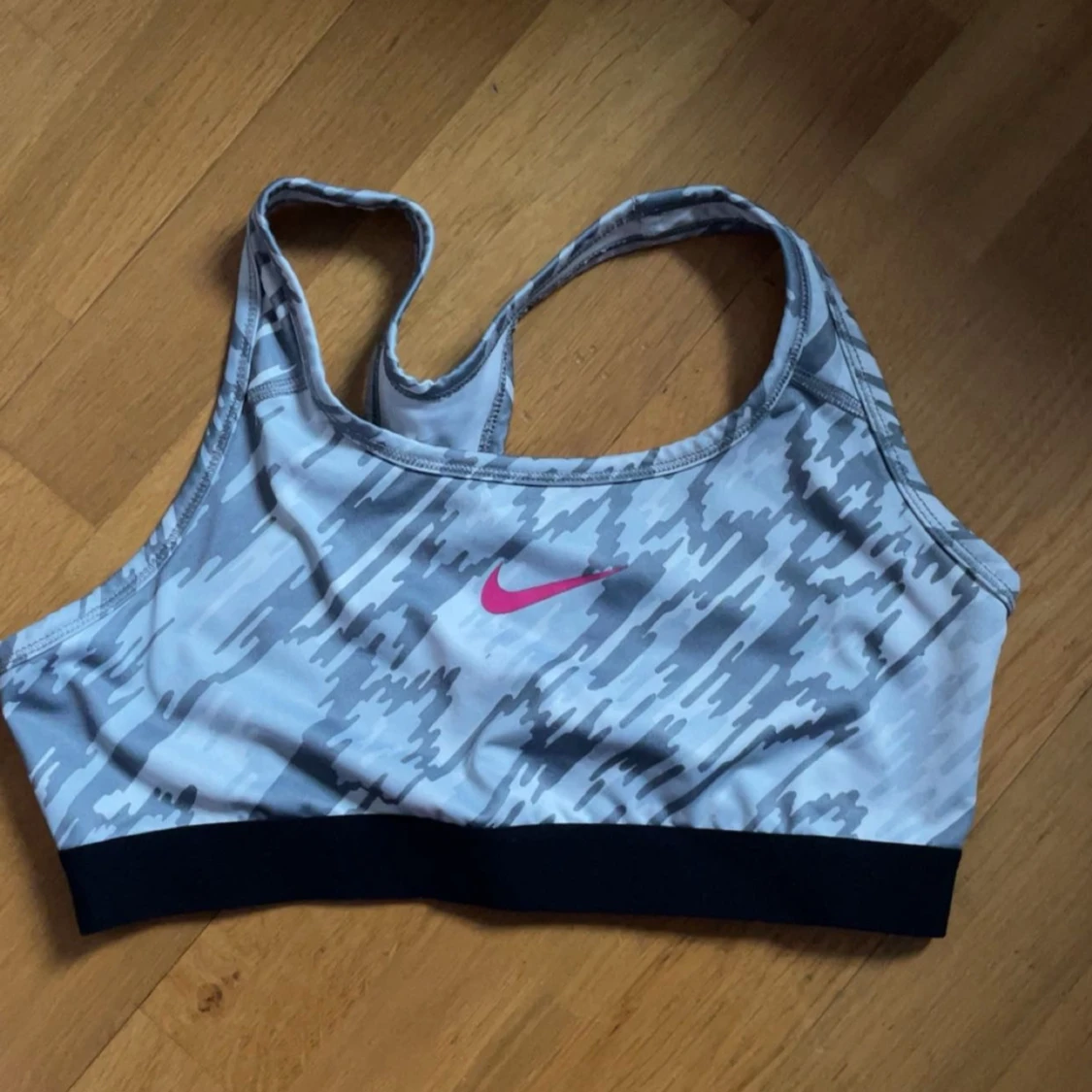 Grå sport-bh från Nike