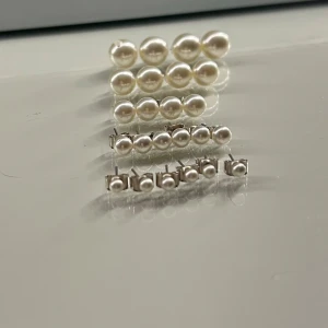 Örhängen kit - Säljer det här kitet från glitter, liten defekt på ena större örhängen ( bild 2)❤️