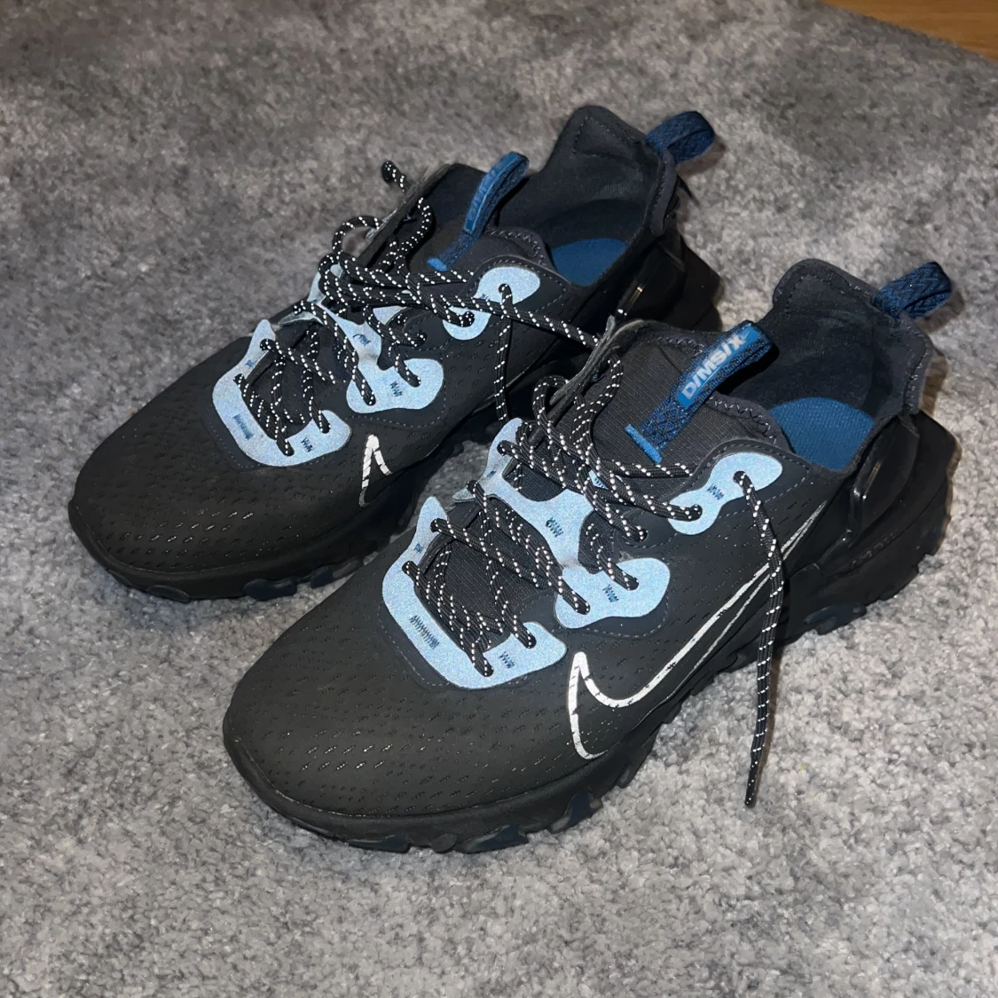 Svarta och blå Nike sneakers - 2