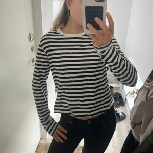 Långärmad randig tröja😍😍 - Långärmad randig tröja i storlek L men skulle säga att den passar S🥰