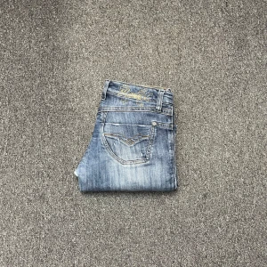 Rwplay jeans - Säljer ett par feta replay jeans som är i 9/10 skick sitter slim fit👌dom har en dragkedja på benet men det syns inte