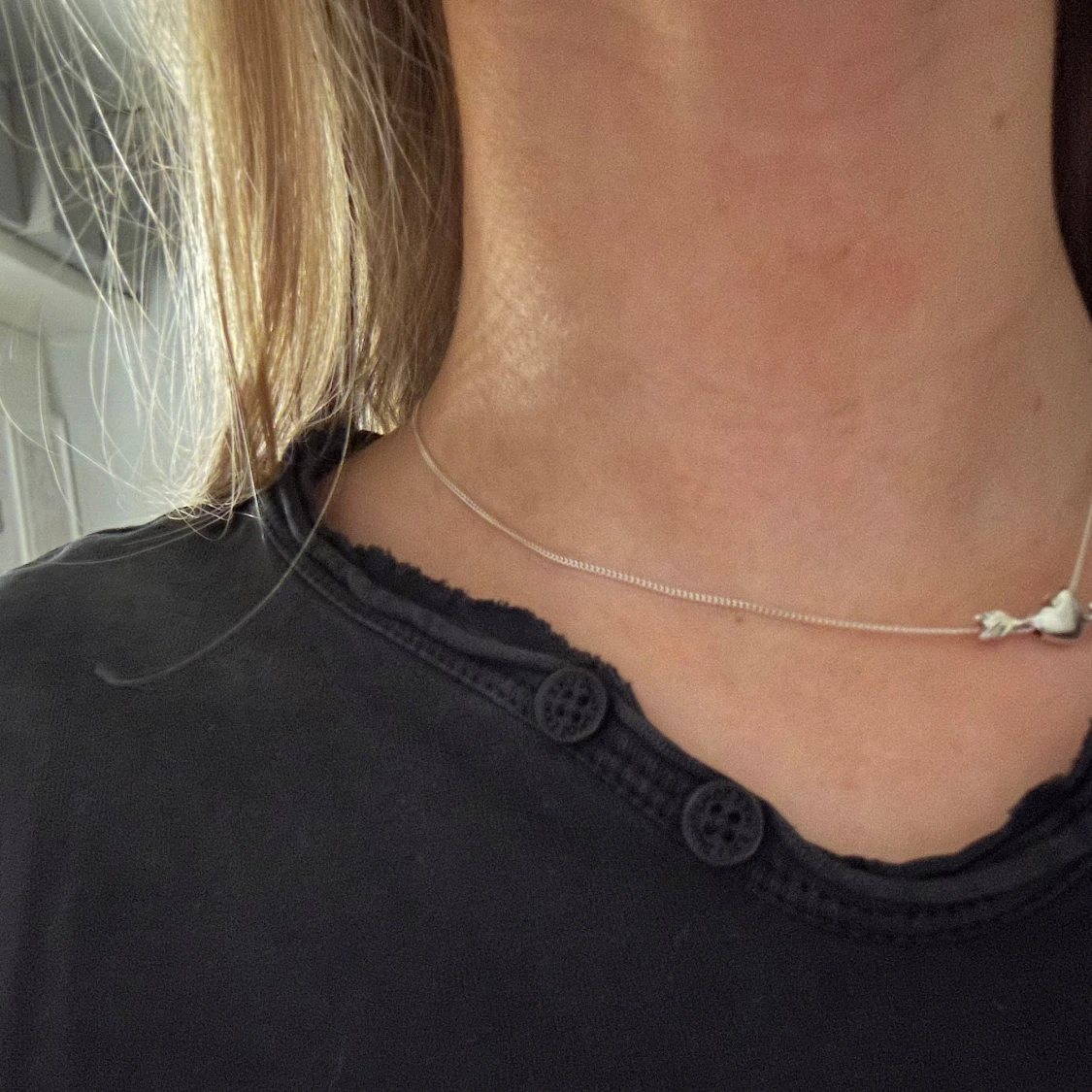 Svart t-shirt med blixtmotiv - 2