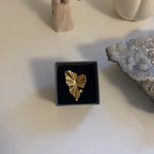 Anastasia ring  - 55kr/st, justerbara, gjorda i rostfritt stål vilket innebär att de inte färgar av sig eller tappar färg💞 Beställ via Plick eller Bernberg.quickbutik.se🤗