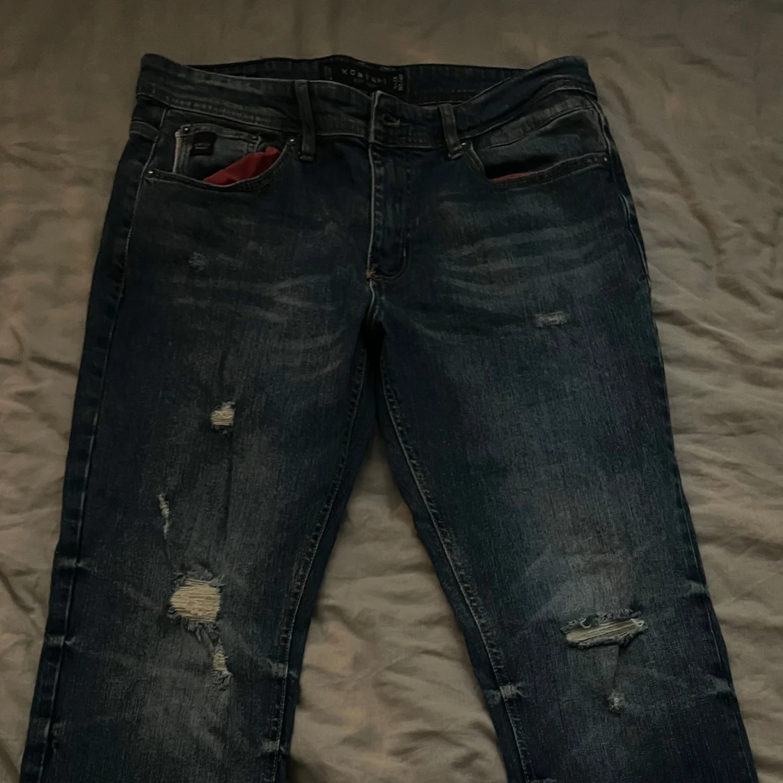 Mörkblå jeans från Koröshi