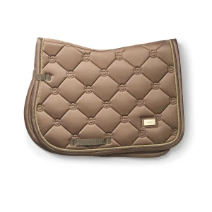 ES schabrak i färgen champagne - säljer equestrian stockholm schabrak i färgen champagne, använt enstaka gånger bara då jag har många andra. Nyskick! Kom privat om du är seriöst intresserad eller för egna bilder. Pris kan diskuteras 💕💕💕 nypris 899kr