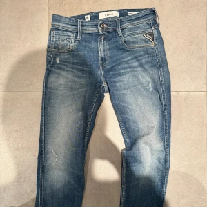 Replay Anbass Jeans Slim Fit 28 - Replay Anbass sällan använd och i bra skick! Storlek Slim fit 28 