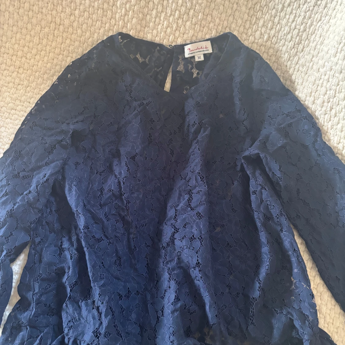 Mörkblå spetsblus  - 1